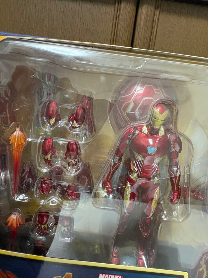 本体未使用品　箱破れありmafex アイアンマン　マーク50 アベンジャーズ
