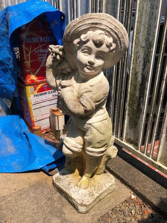 子どもの石像　ヨーロッパ　アンティーク　彫刻　石像