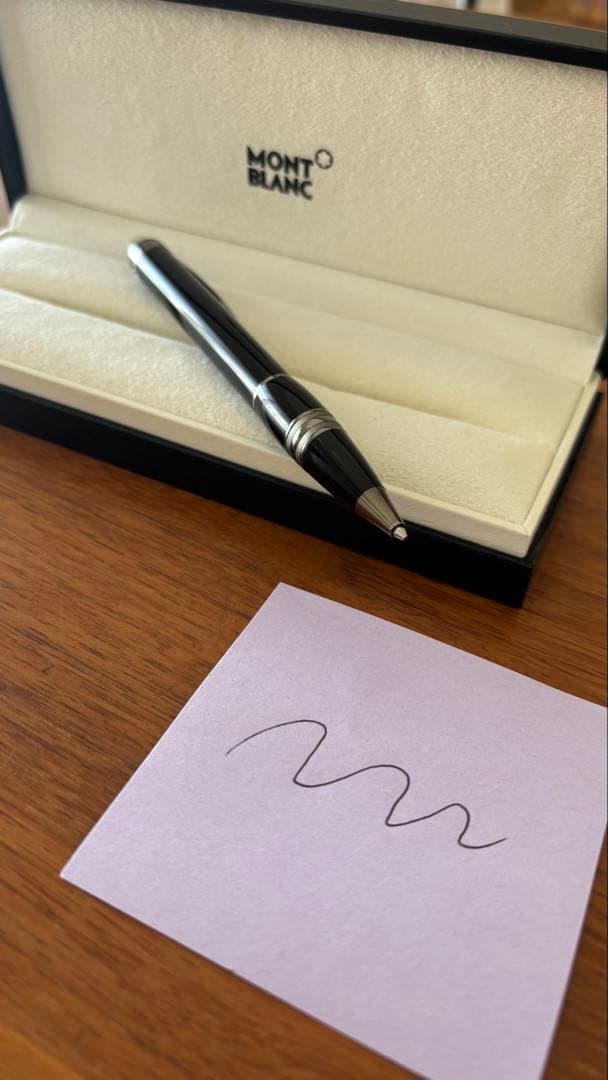 新品箱入り MONTBLANC 黒 スターウォーカーボールペン