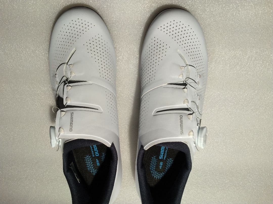 シマノ サイクルシューズ RC3 サイズ 42 ノーマル 色ホワイト