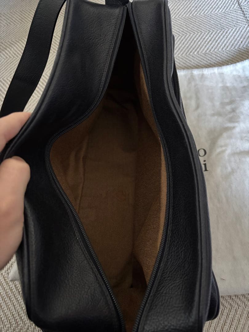 valentino garavani 黒 レザー ショルダーバッグ