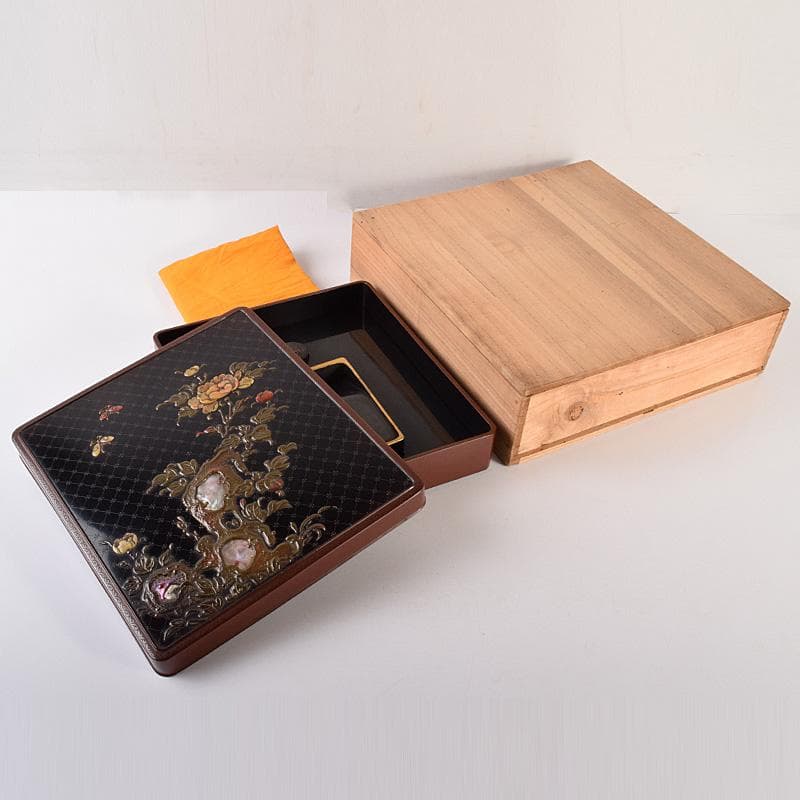 書道具　黒漆　玉石螺鈿装飾　花蝶文　硯箱　時代箱付　G　R7807