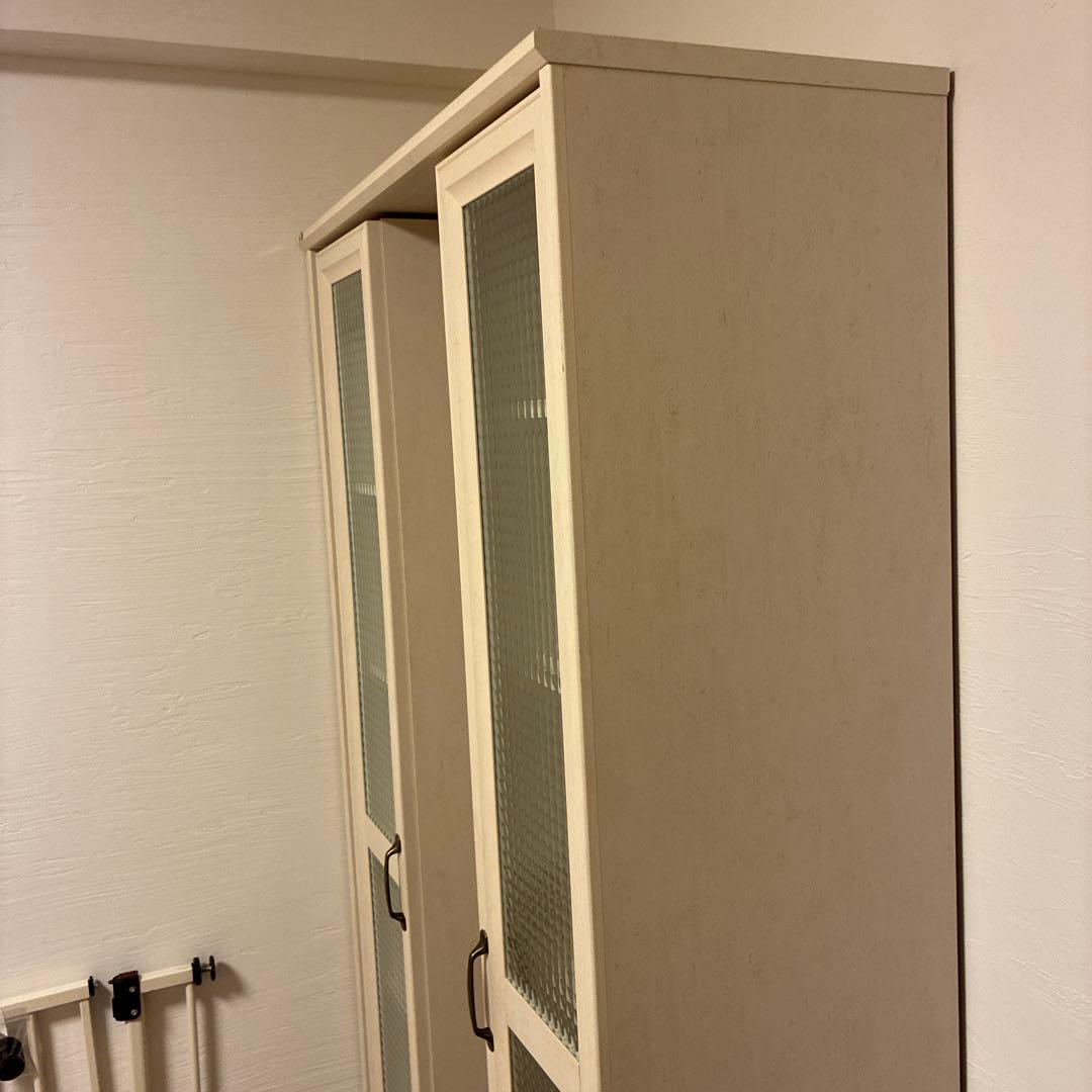 ホワイト木製本棚 ガラス扉付き