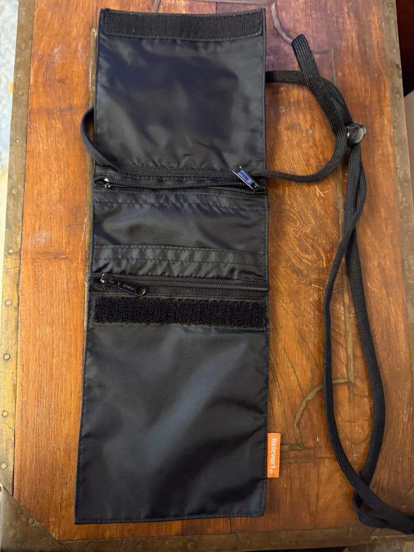 レレバート スキミング防止ネックポーチ　パスポートケース　カード収納　海外旅行