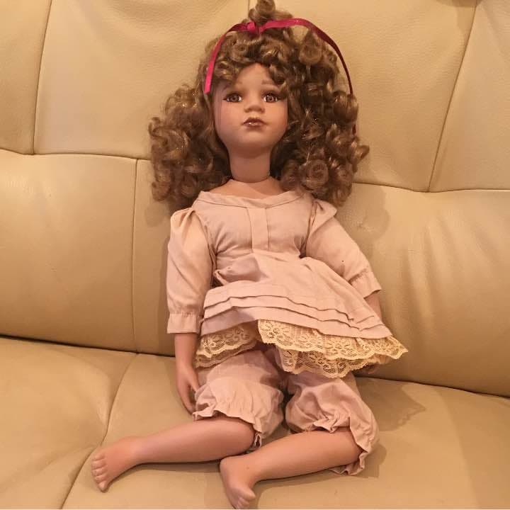 ビスクドール おすわり姿