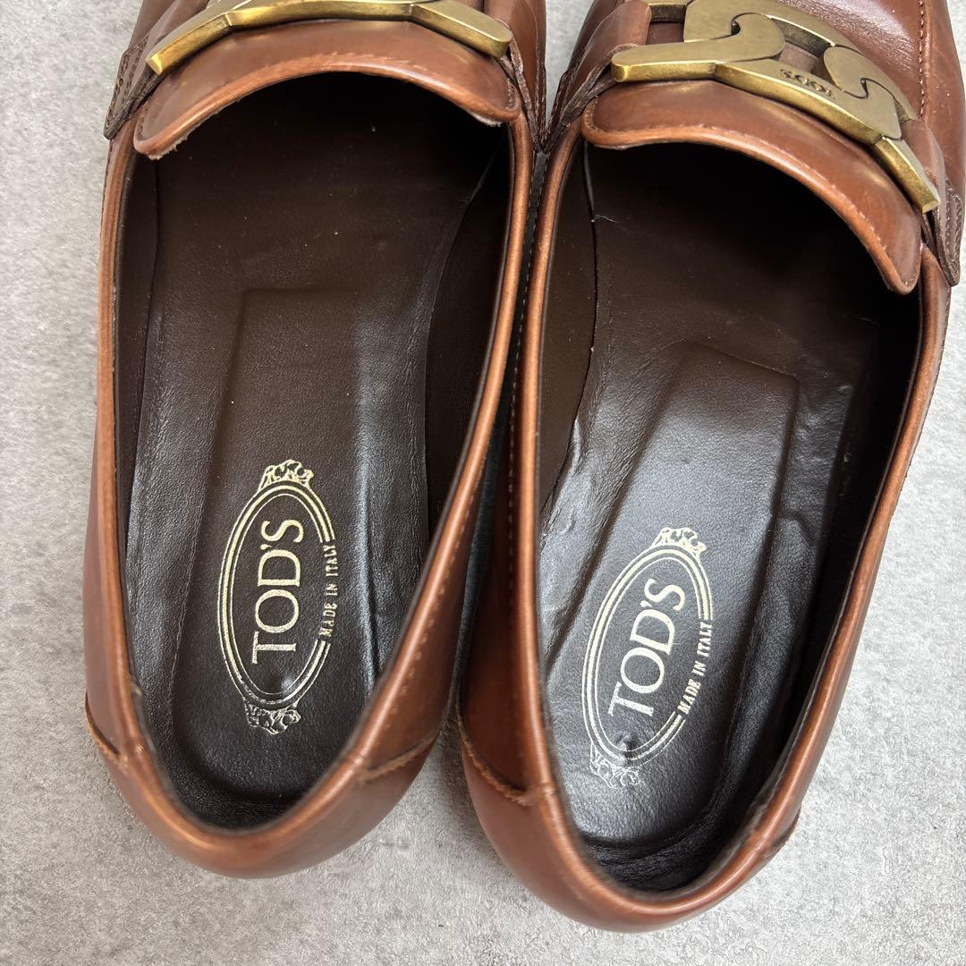 人気定番品！TOD’S トッズ ケイト レザー ローファー メタルチェーン