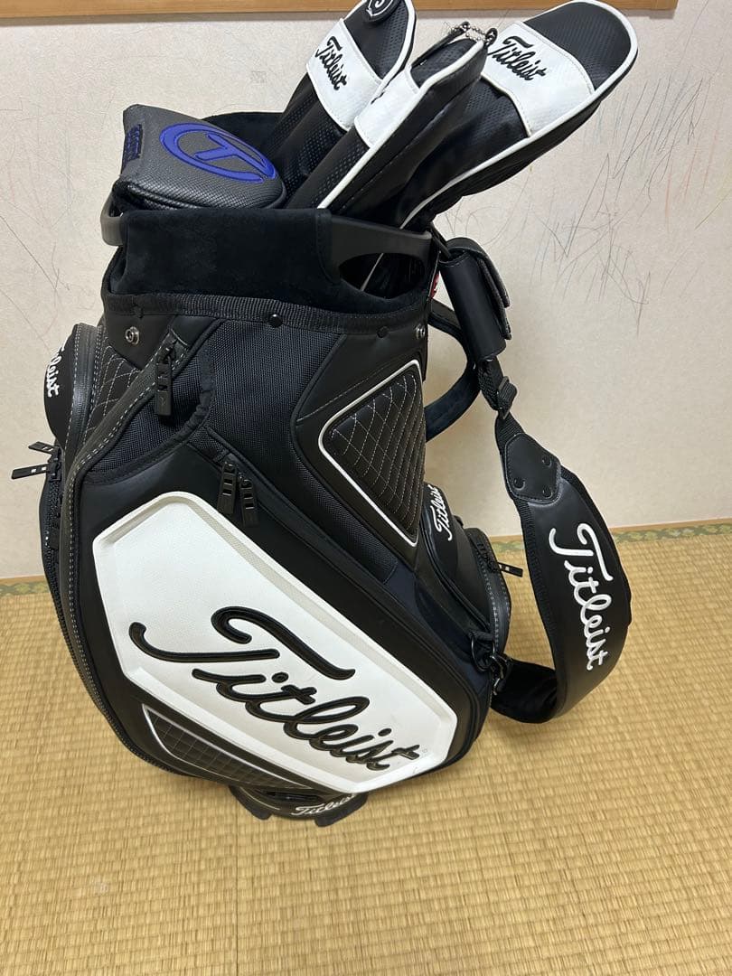 つ　Titleist ツアーキャディバッグ ヘッドカバー、おまけ付き
