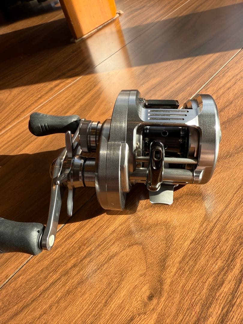 Shimano カルカッタコンクエスト DC 200 ベイトリール