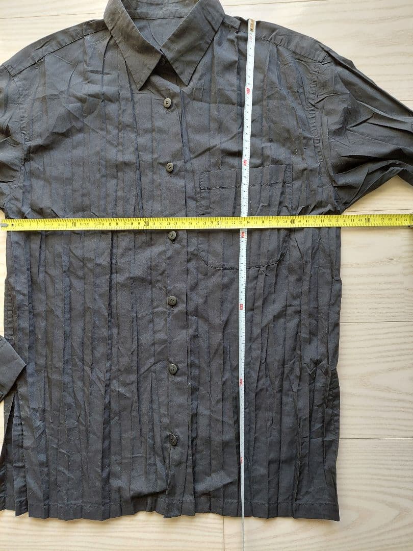 イッセイミヤケ プリーツのシャツ　ISSEY MIYAKE 黒地