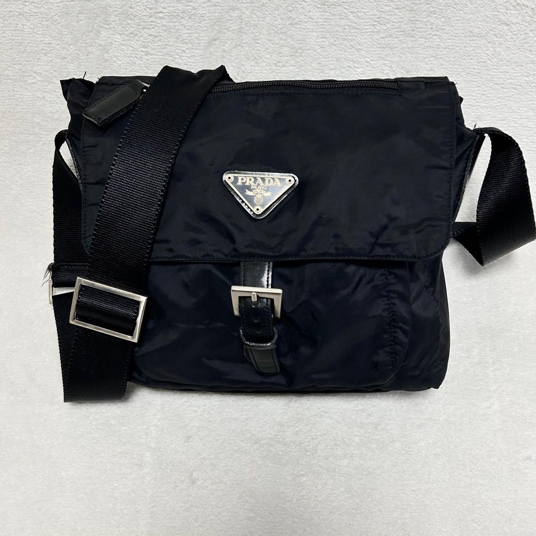 プラダ PRADA ナイロン ショルダーバッグ 三角ロゴプレート ブラック