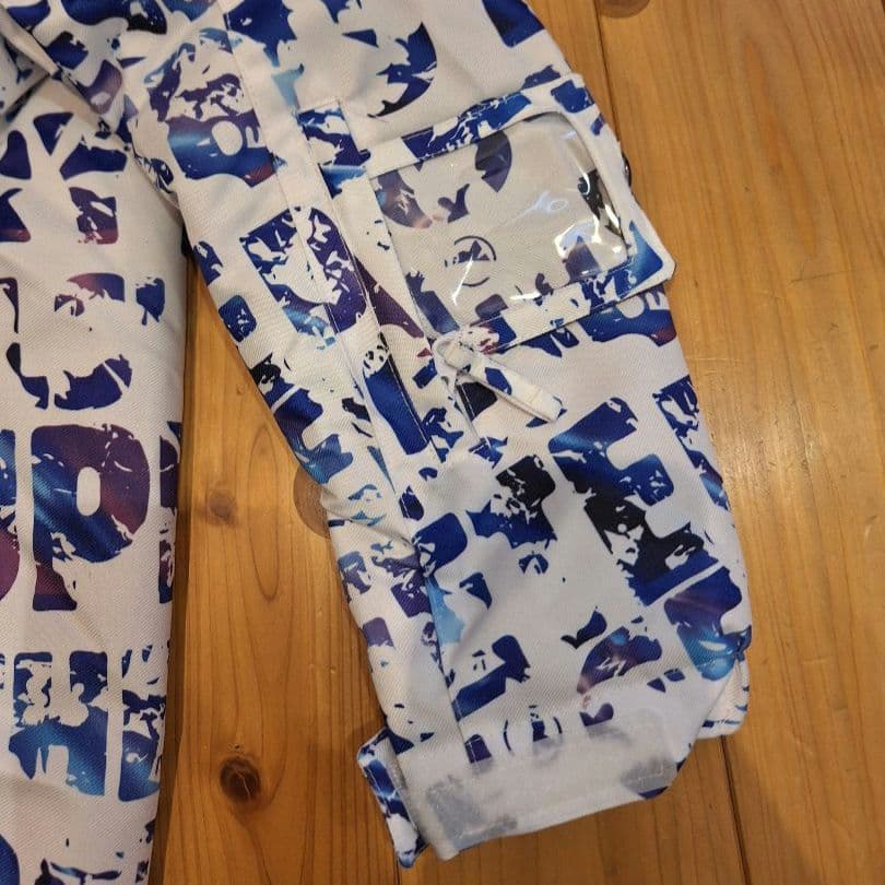 【新品未使用】サイズ調整可 スノーボード スキーウェア 上下セット 140cm