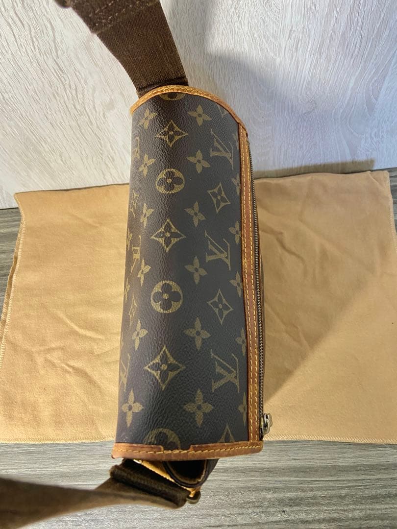 ルイヴィトン　モノグラム　ボスフォール　メッセンジャーバッグ　M40106