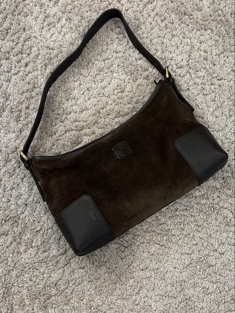 ロエベショルダーバッグ