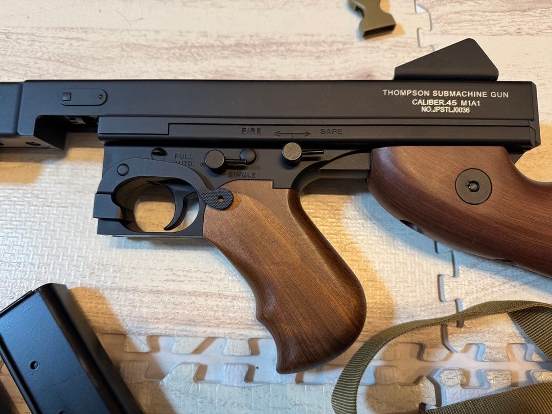 トンプソンM1A1 電動ガン(ケース+バッテリー+マガジン付き)