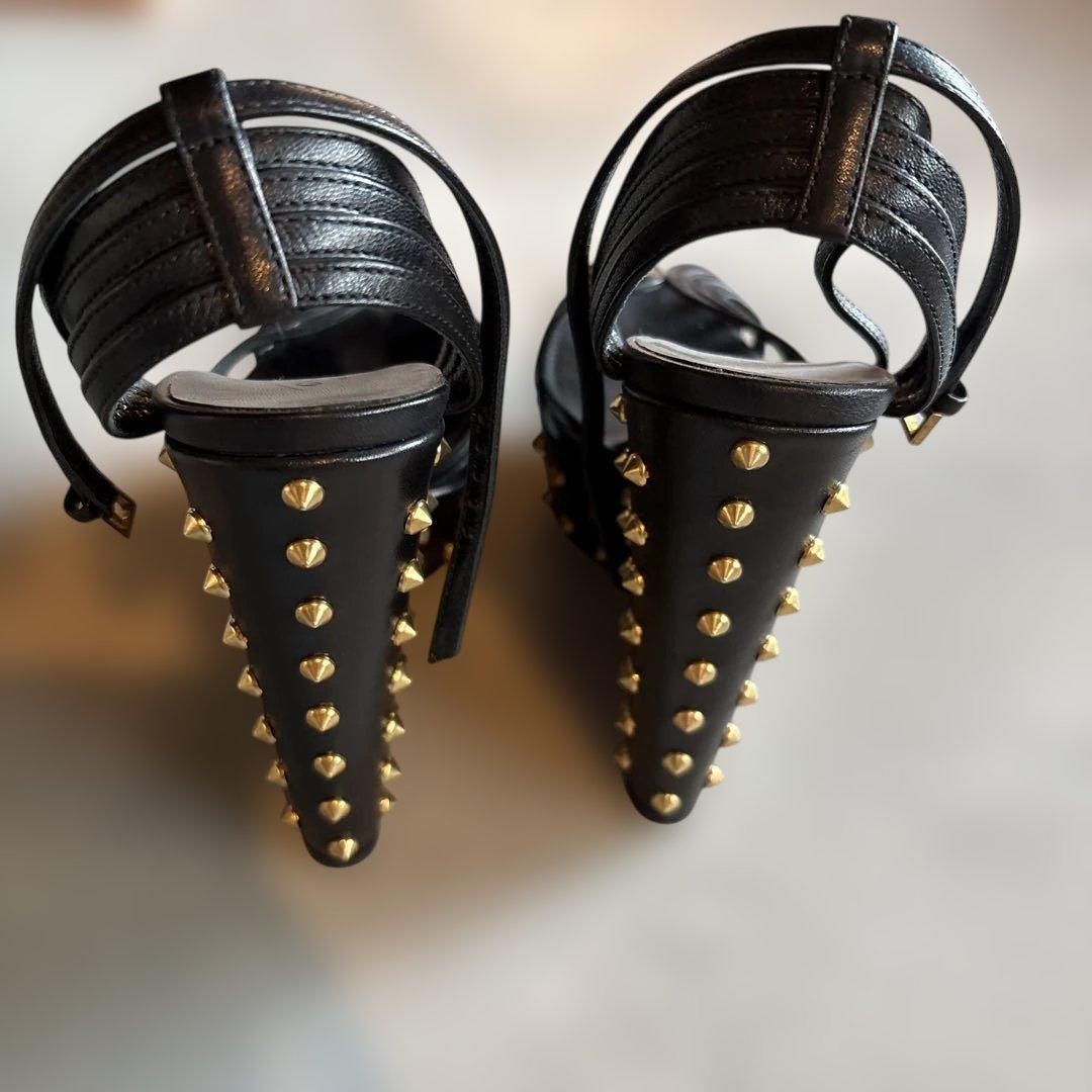 GUCCI 牛革　厚底サンダルスタッズ付き　黒　351/2