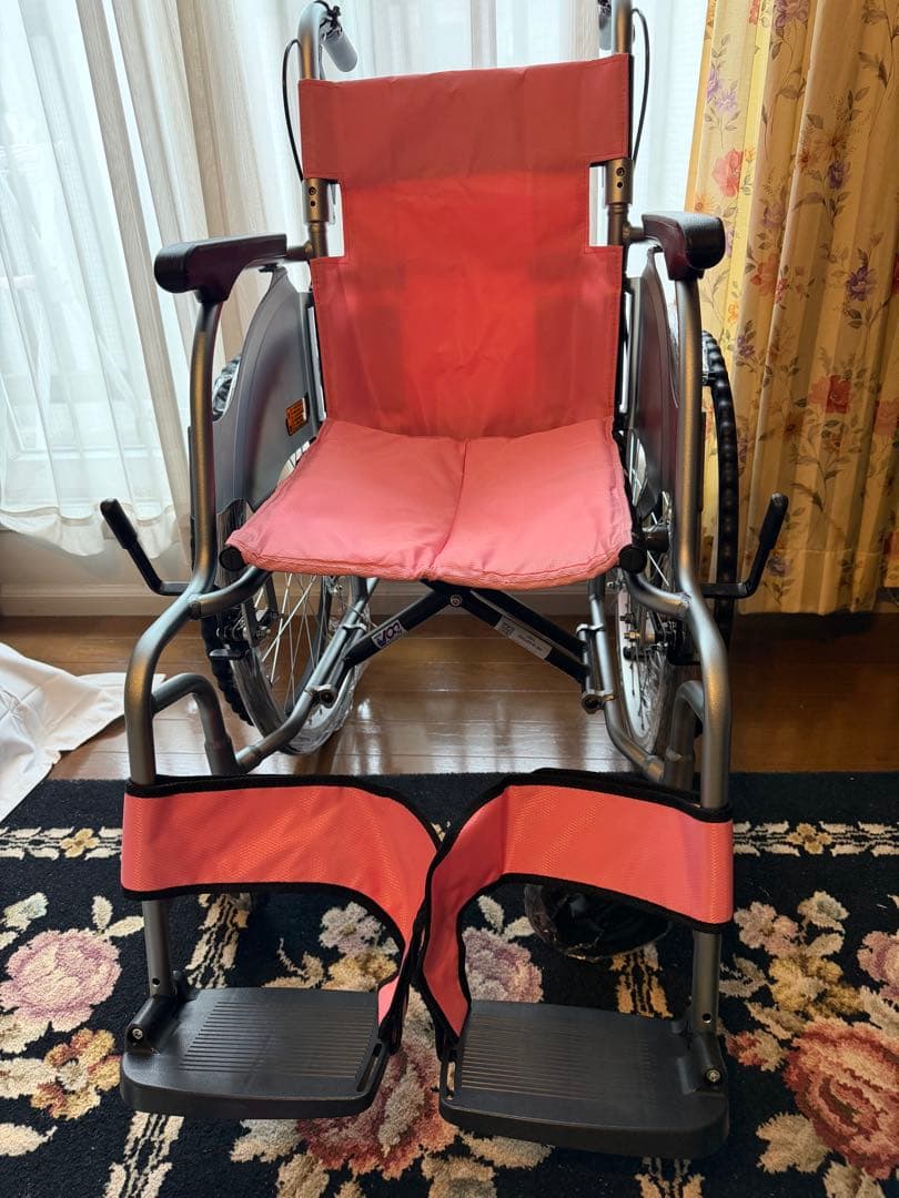美品　自走式　車椅子 超軽量　ピンク 折りたたみ機能付き　引き取り限定