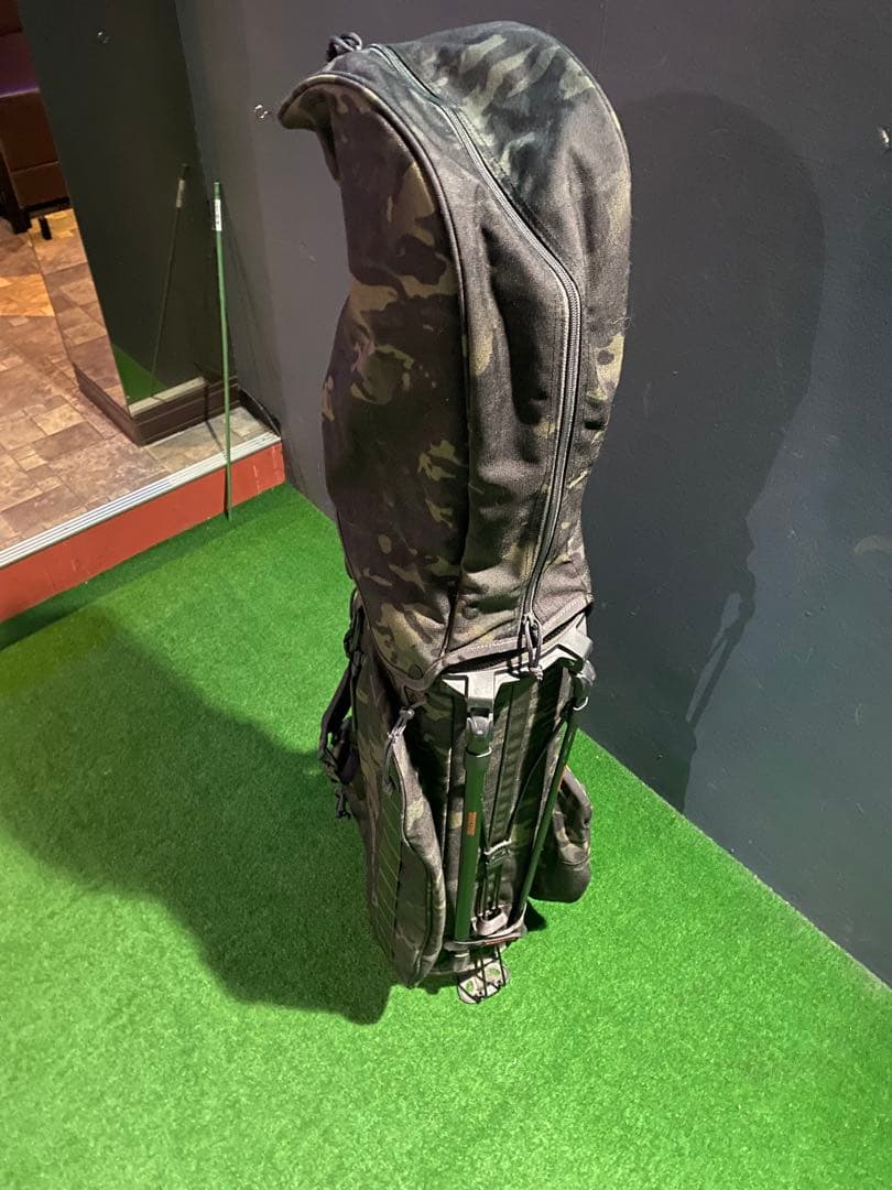 ひ品　BRIEFING迷彩スタンド付きキャディバッグ