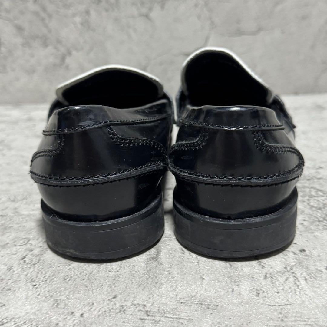 靴 Miu Miu Coin Two Tone Penny Loafers