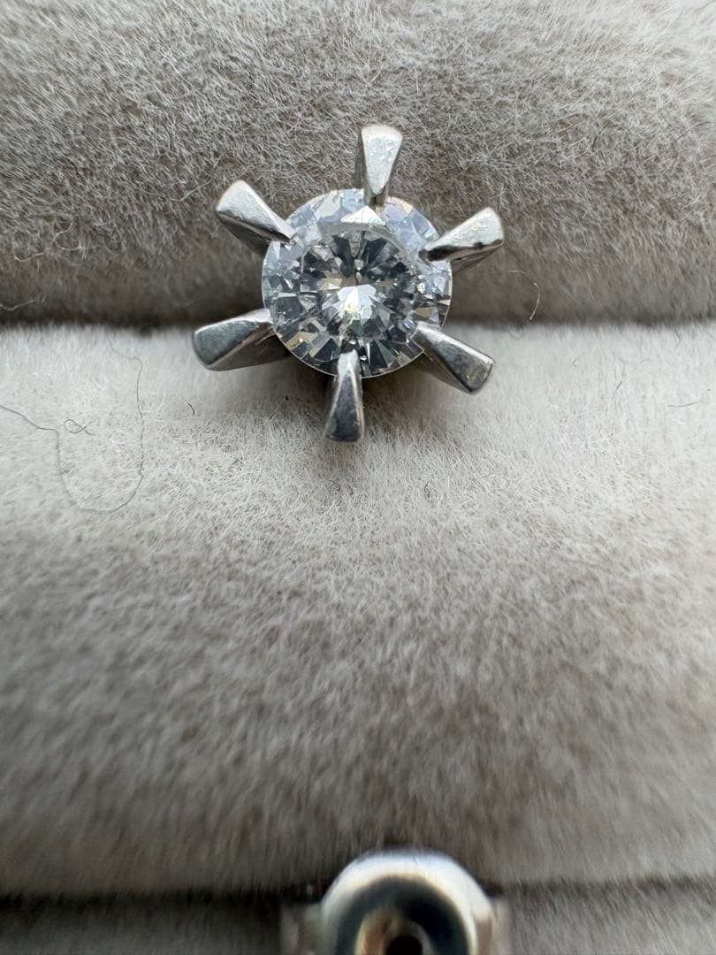 計0.66ct pt900刻印 一粒ダイヤモンドピアス　ペア