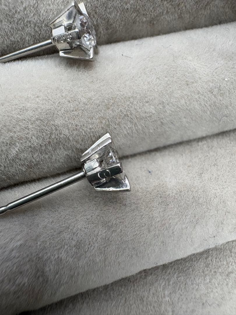 計0.66ct pt900刻印 一粒ダイヤモンドピアス　ペア