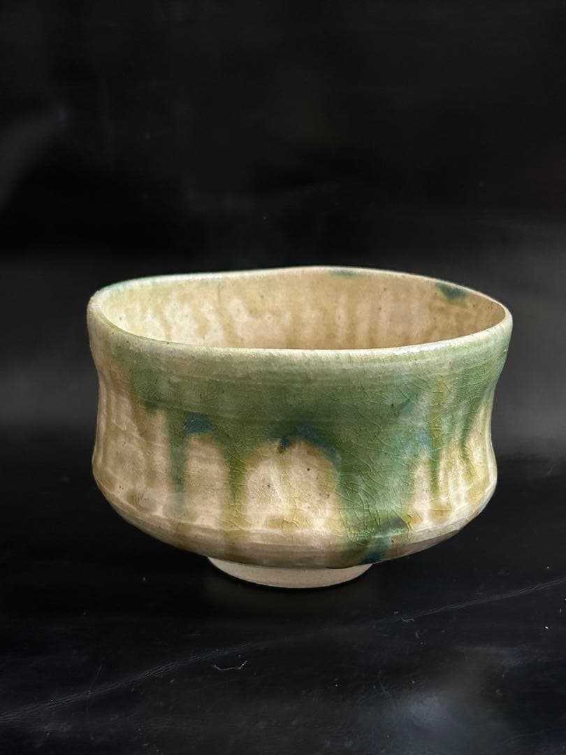 遺品整理中◾️蔵から美しい緑色の釉薬が滝の様に流れる抹茶茶碗が出て来ました。