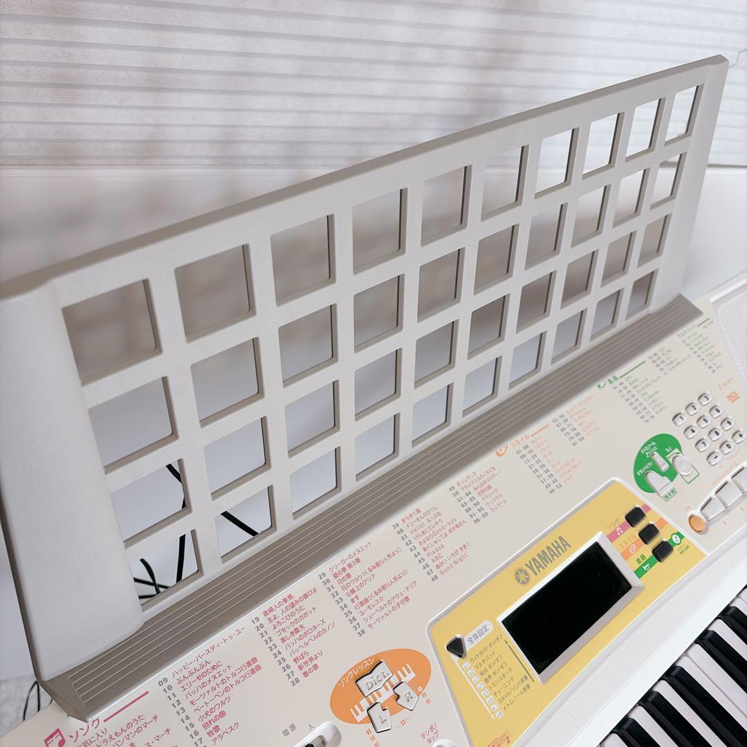 ヤマハ 電子キーボード スタンド付　キーボード 光る鍵盤 EZ-J15