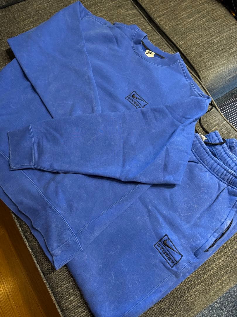 ナイキ×ステューシー　ワンポイント刺繍ロゴ入りLサイズ　スウェットセットアップ