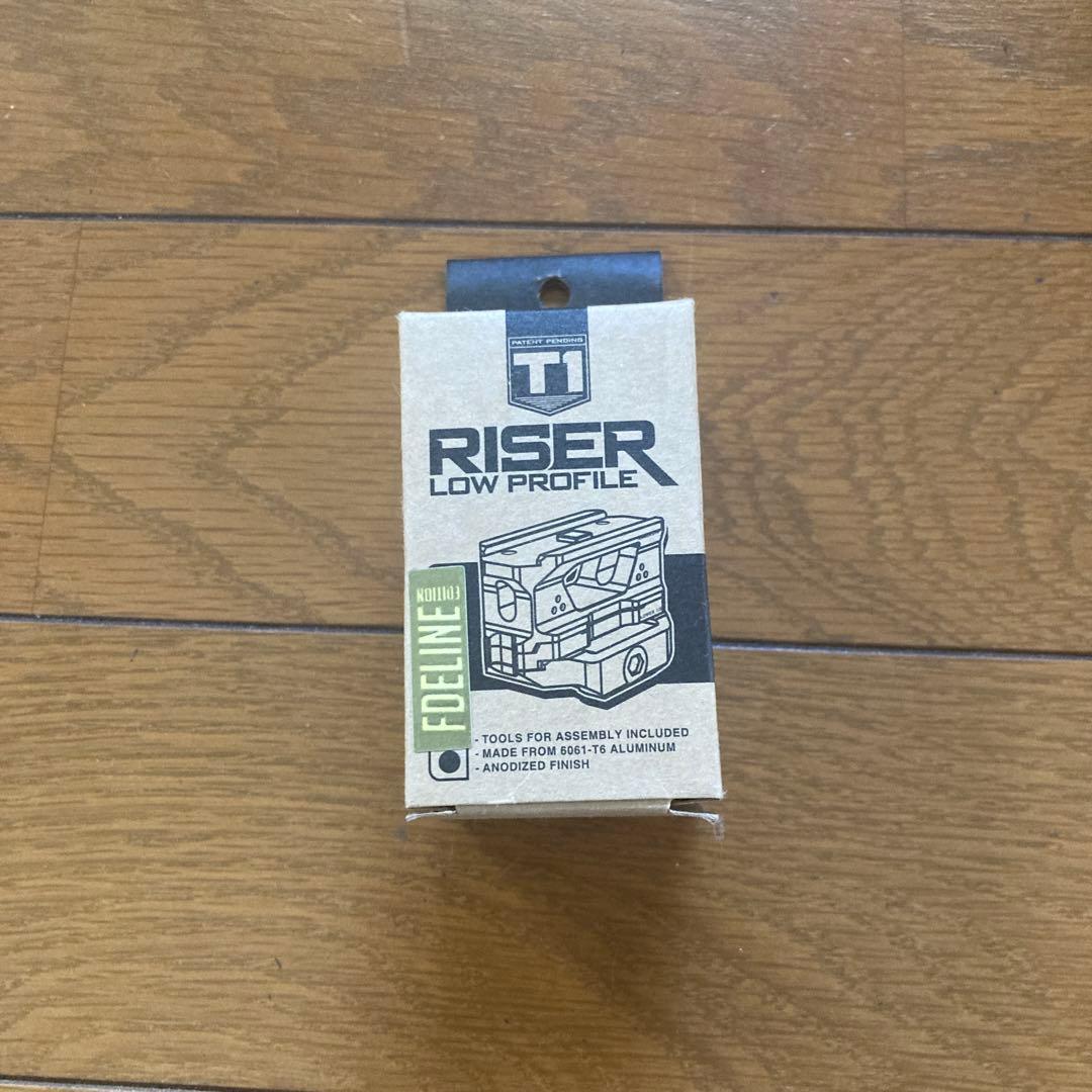 小物・アクセサリー Ti
RISER
LOW PROFILI