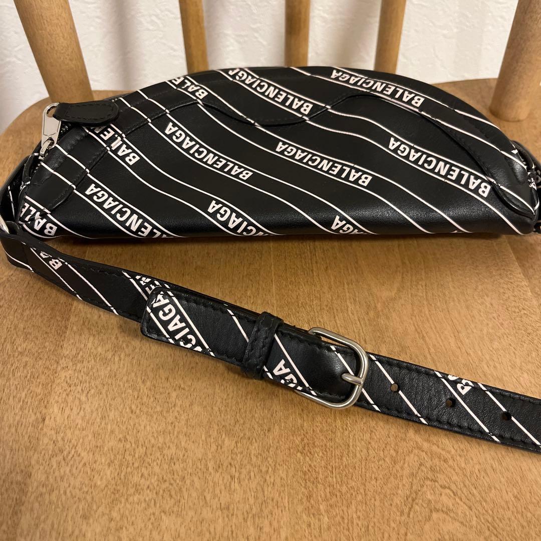 BALENCIAGA ボディバッグ ブラック ストライプ
