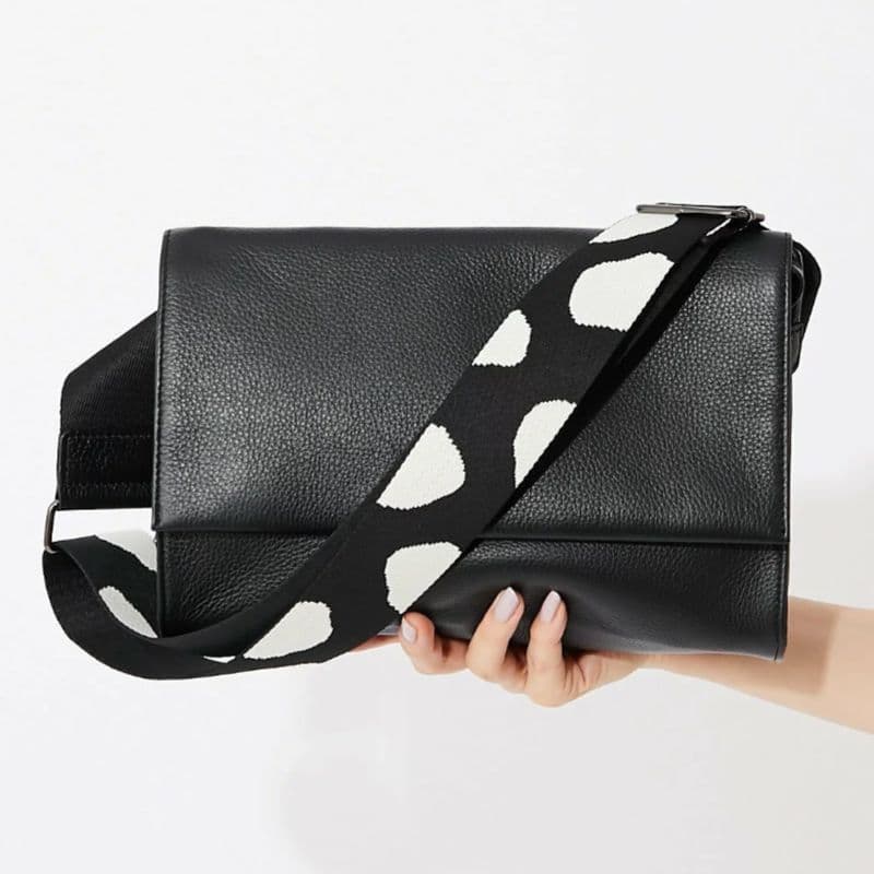 earPAPILLONNER 柄ワイドテープショルダーバック