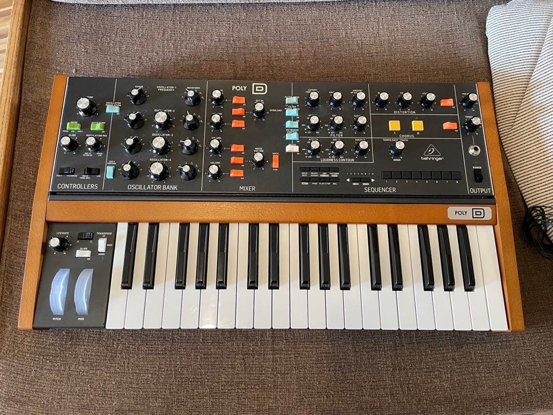 behringer poly-d アナログシンセサイザー