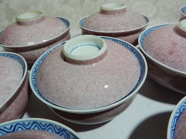 斑桃色地見込みに染付獅子図蓋茶碗９客（裏印「清鳳」）