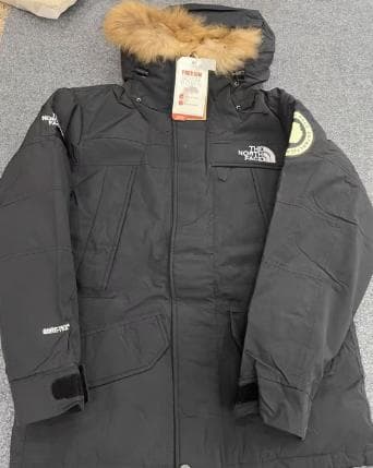 Nikeダウンジャケット、寒い季節も快適に