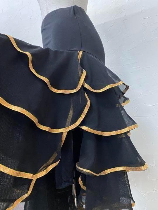 【豪華】新品　段々フリル　裾ゴールデンラメリボン　ラテンスカート黒ｐ3235