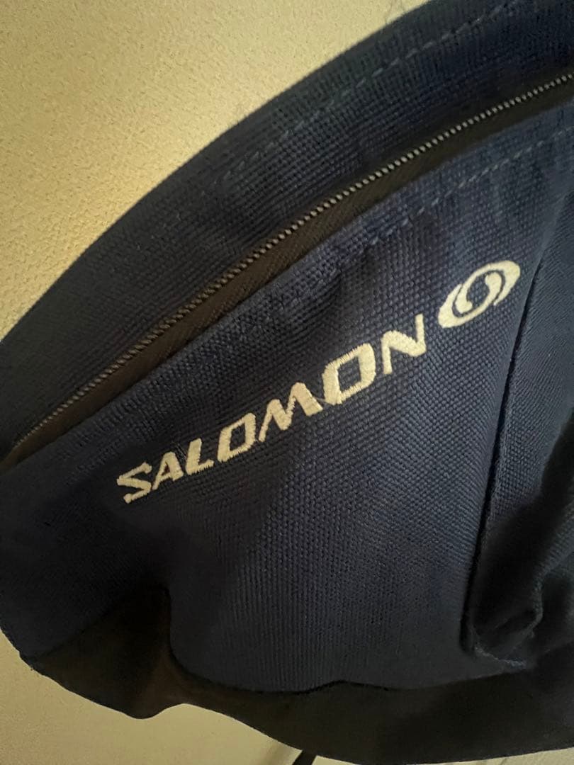 Salomon スリングバッグ