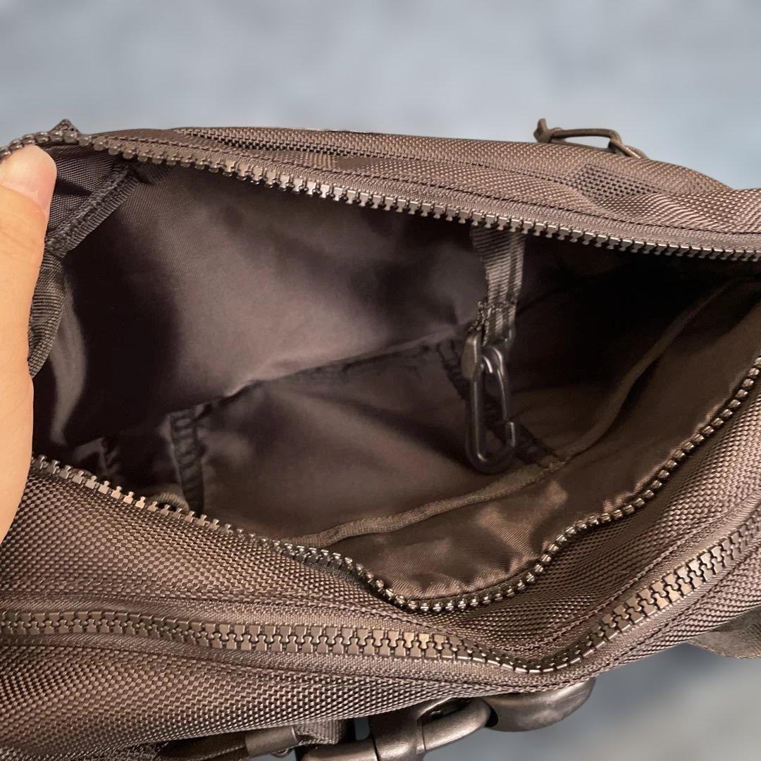 マリークワント　NEW ERA ボディバッグ