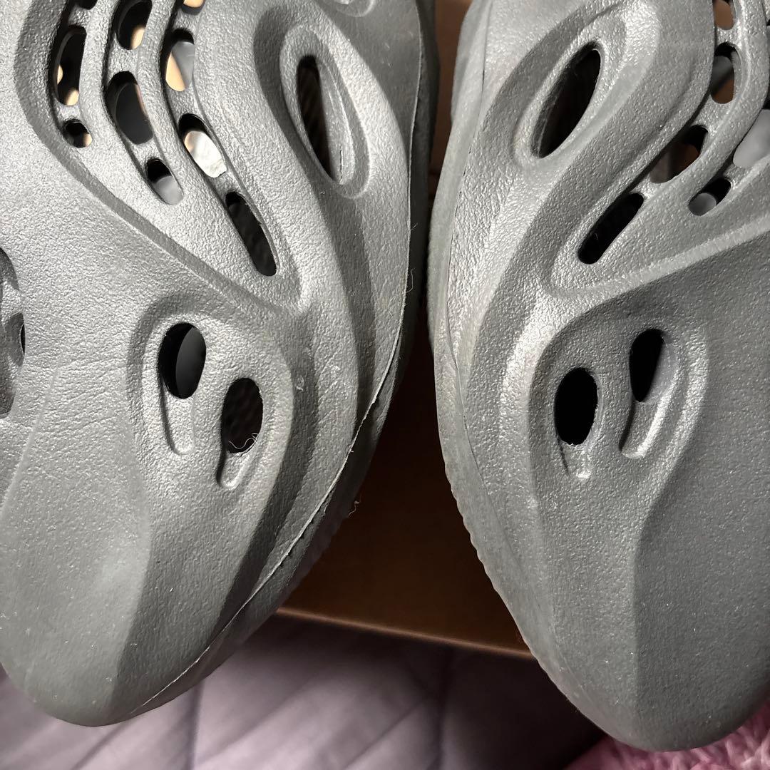 adidas YEEZY Foam Runner Carbon カーボン