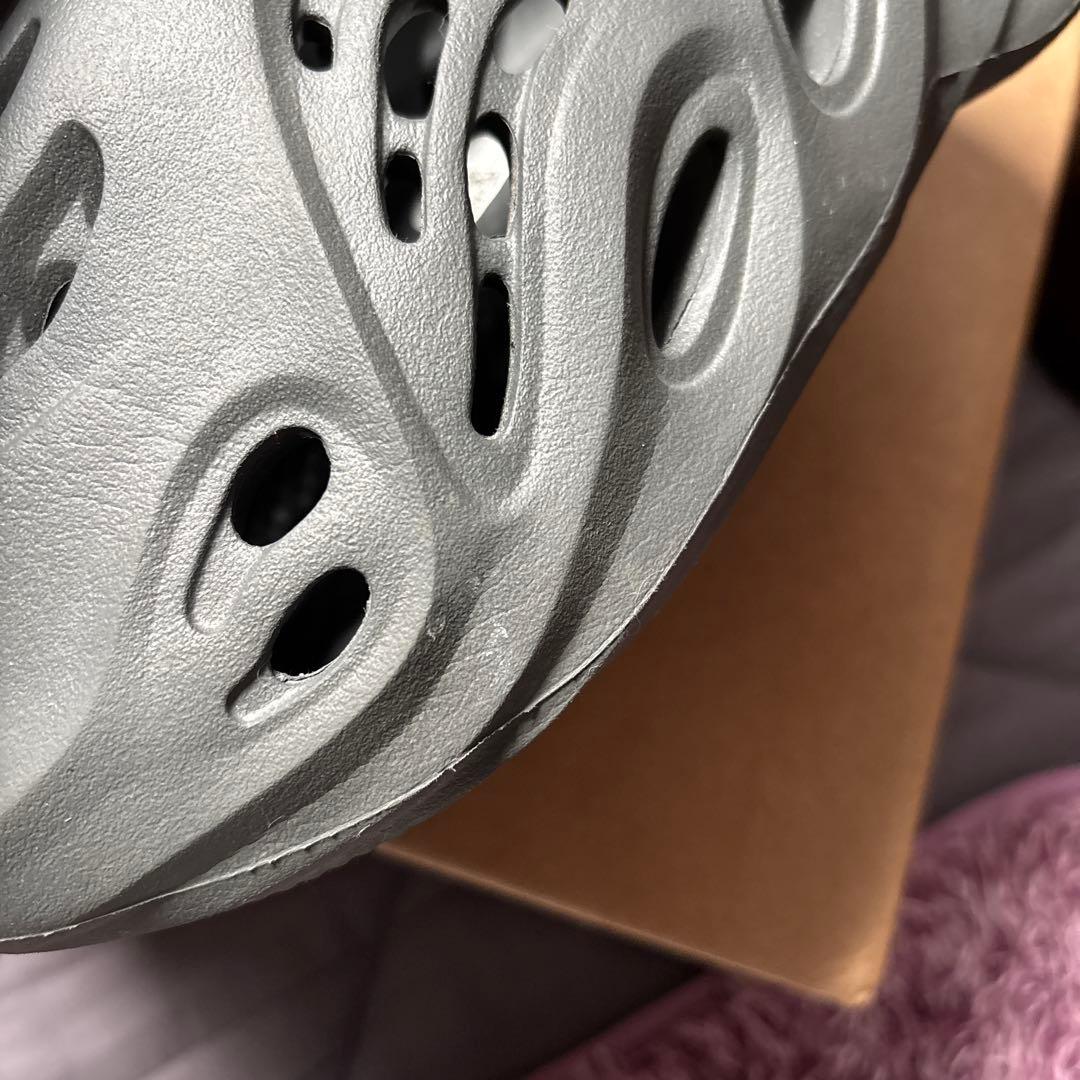 adidas YEEZY Foam Runner Carbon カーボン