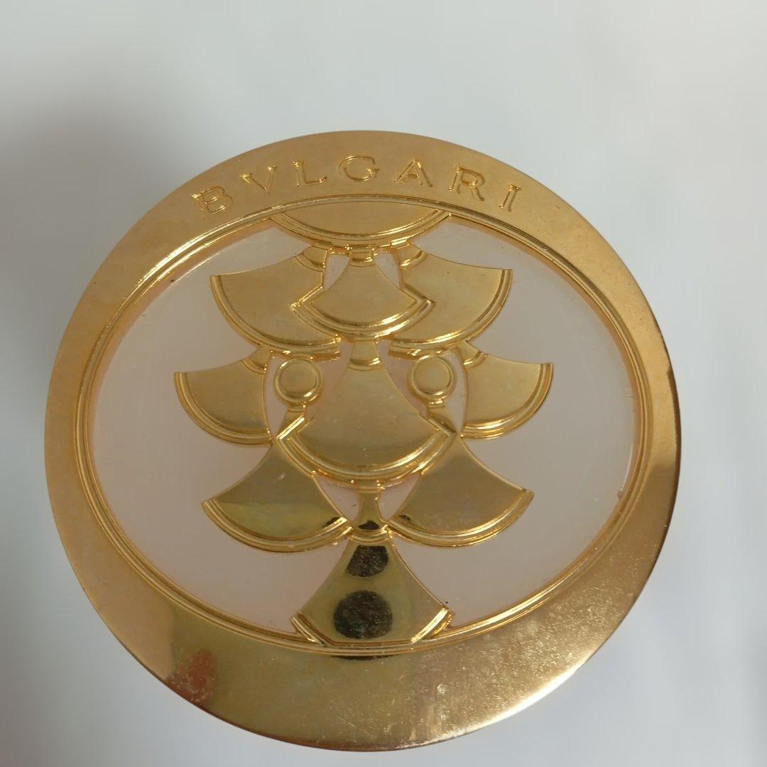 Bvlgari 香水 黒と金 円錐型