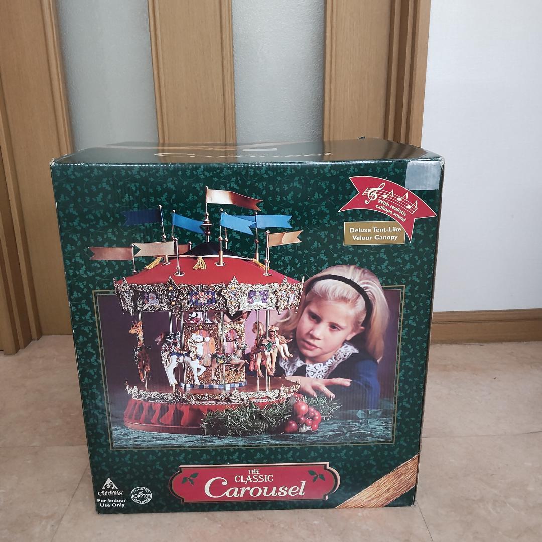 カルーセル　回転木馬　大きなメリーゴー ラウンド