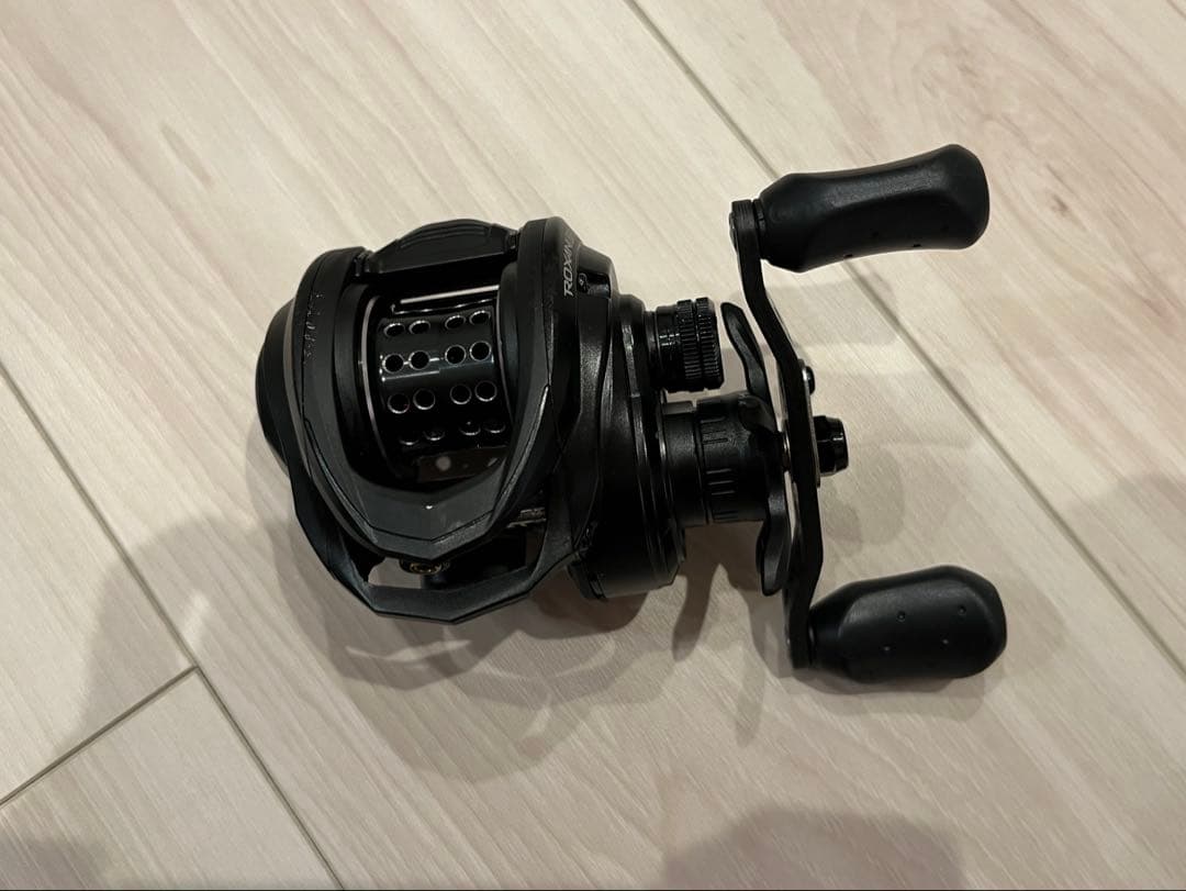 リール AbuGurcia ROXANI BF8-L