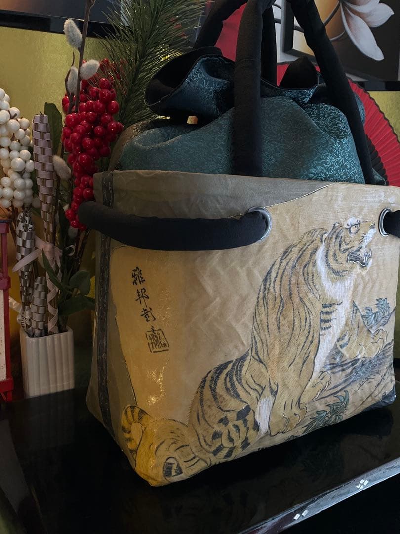 一閑張り　一閑張りバッグ　雲龍　虎　古文書　和紙　竹籠　籠バッグ　着物　金墨　黒