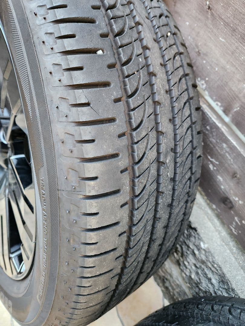 デリカD5 シャモニー　タイヤセット