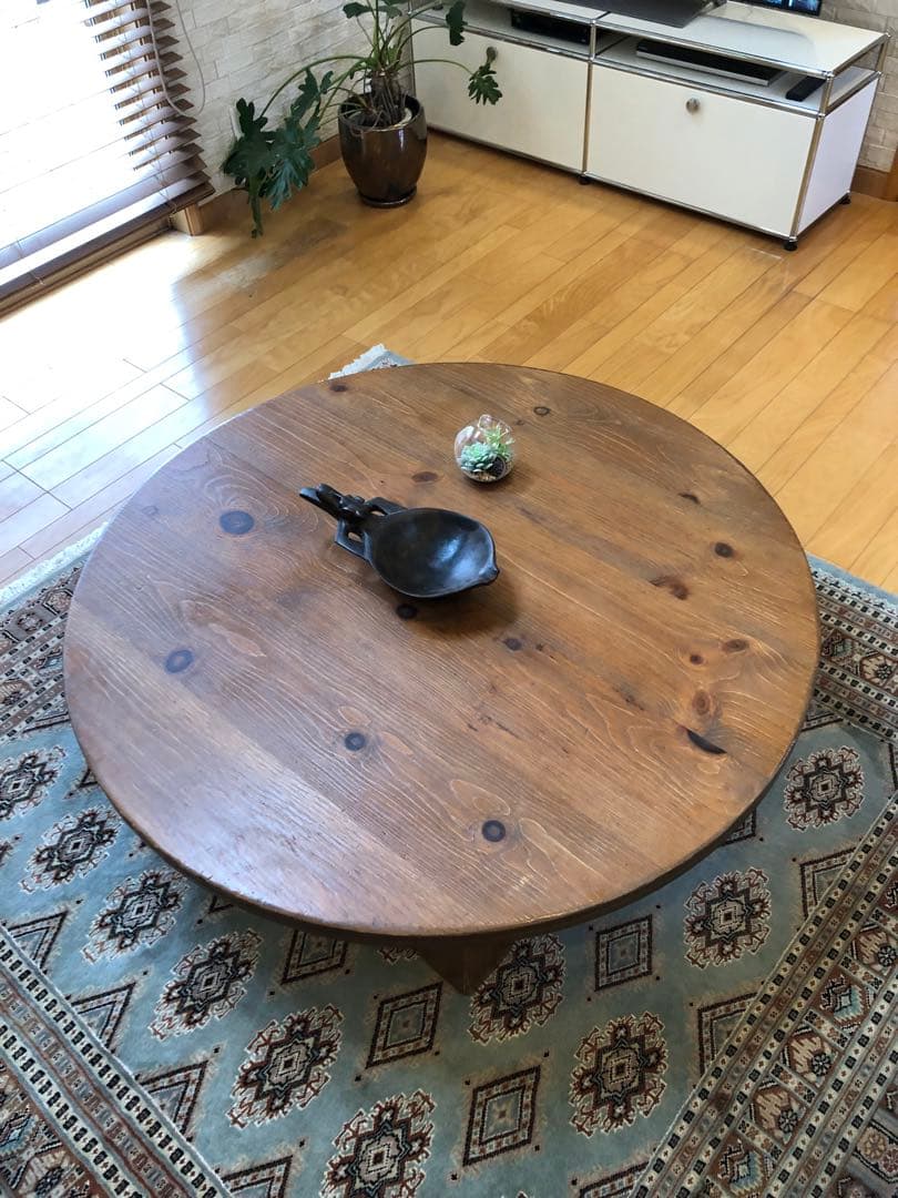 アクタス　円卓