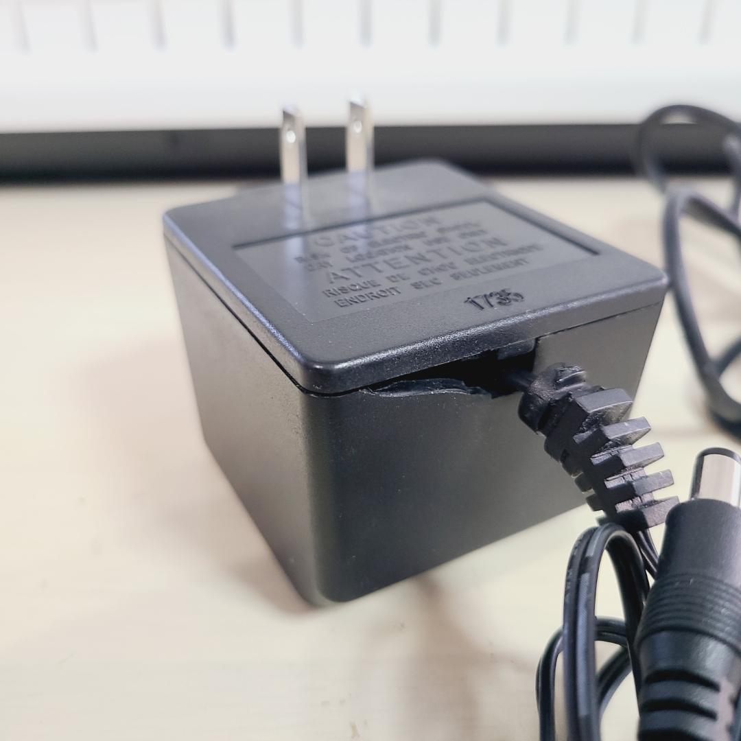 ヤマハ piaggero NP-12WH 61鍵 (譜面台 ペダル ケース付)