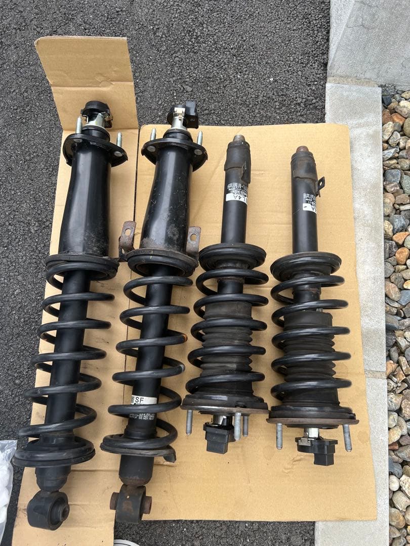 クラウンアスリート2.5アニバーサリーエディション　純正　サスペンションキット