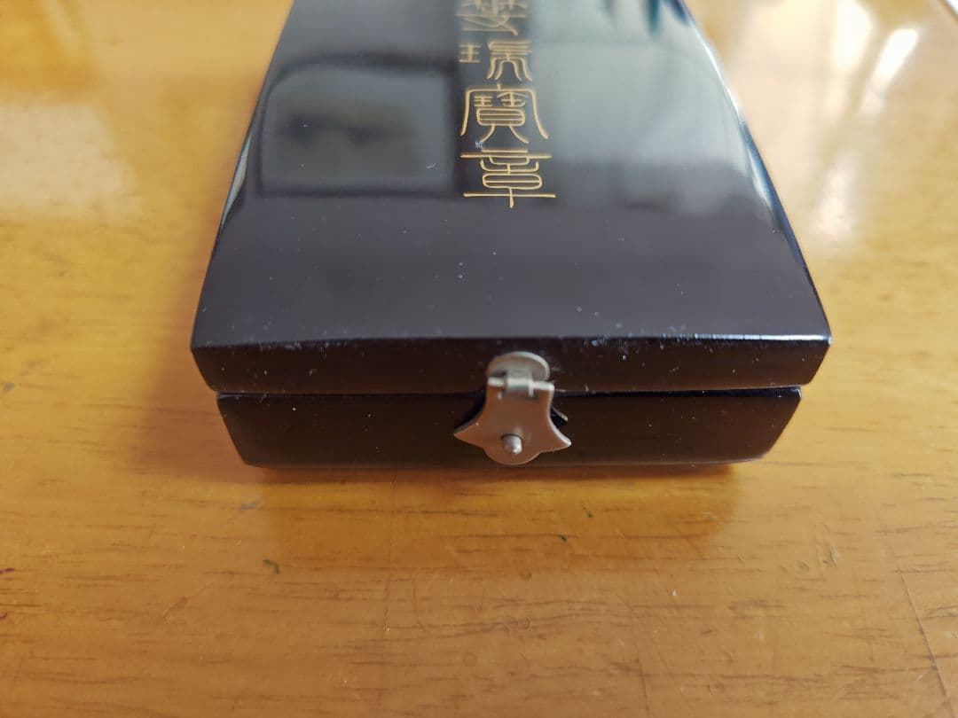 ●日本国 ● 勲四等瑞宝章　勲章 略綬 共箱付