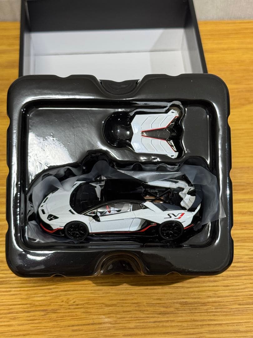 ランボルギーニ アヴェンタドール SVJ 1/64