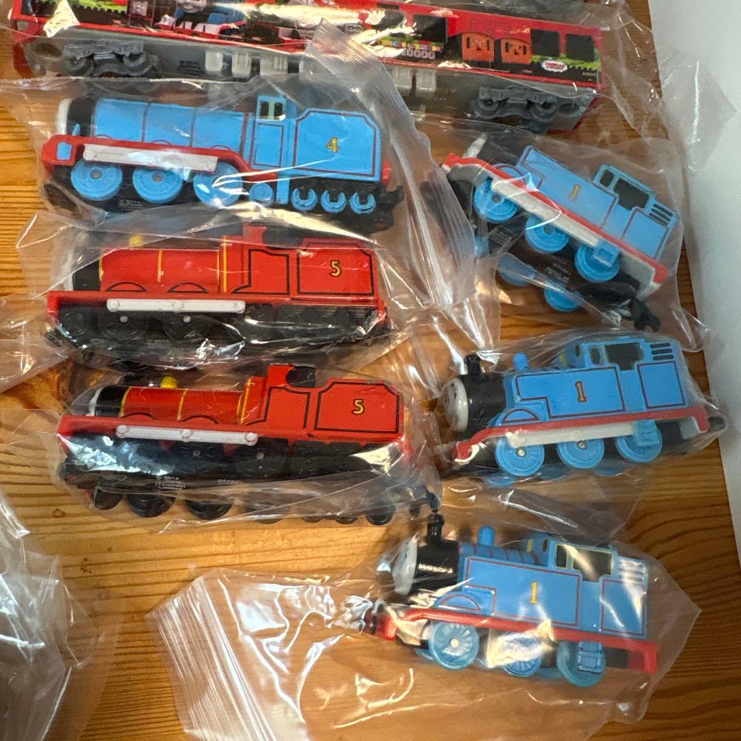 2333.きかんしゃトーマス商品33台まとめ売り
