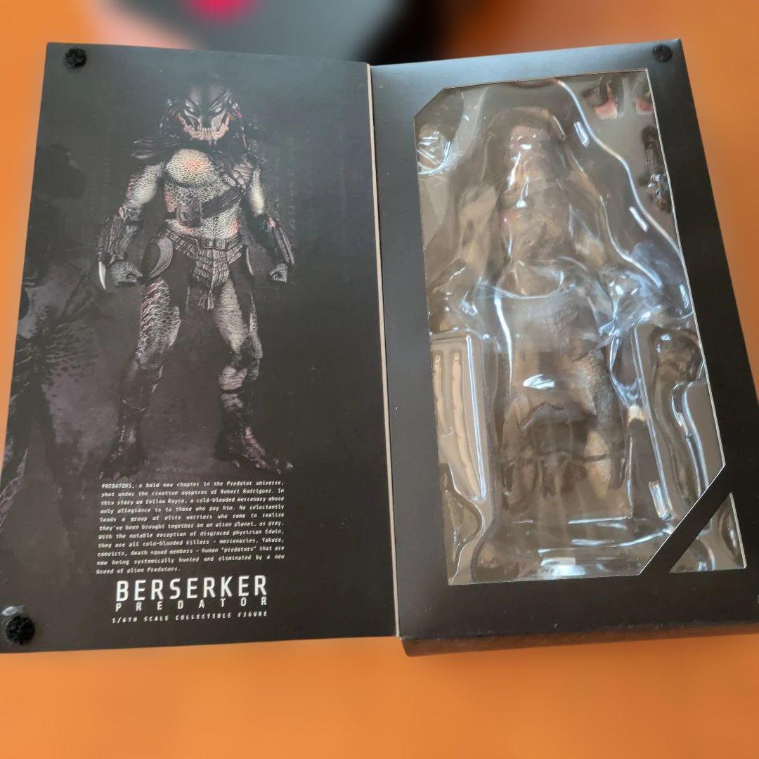 HOT TOYS Berserker Predator フィギュア